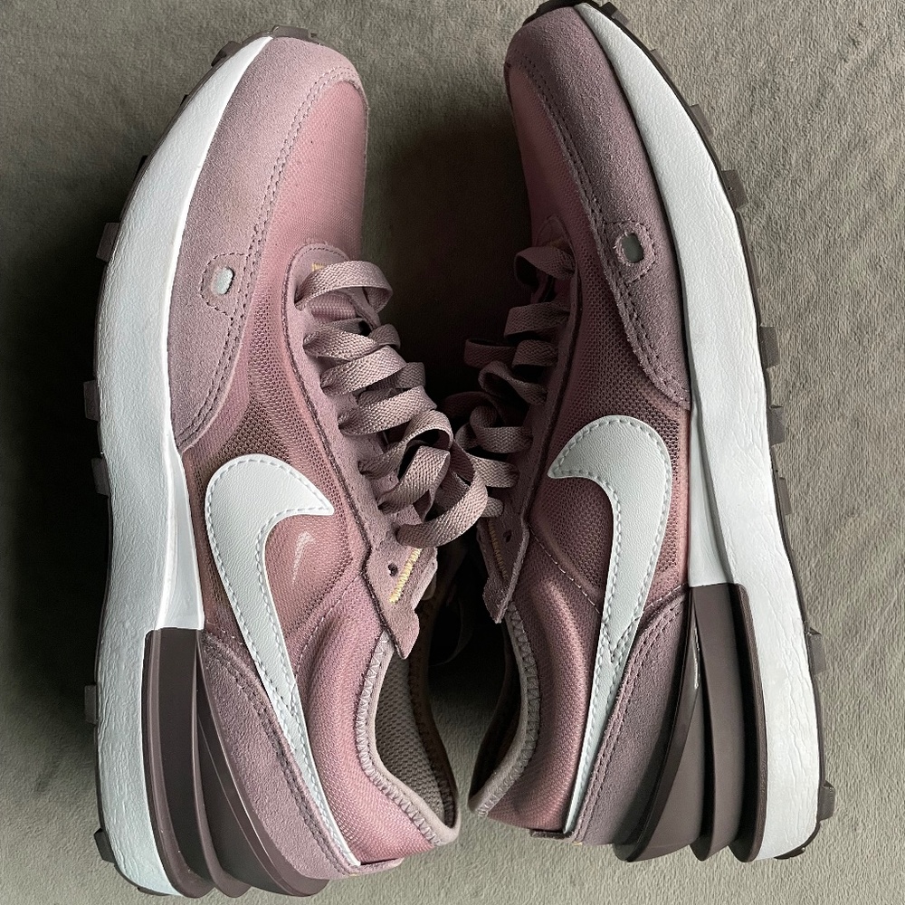 Nike Waffle One Big Kids size 5